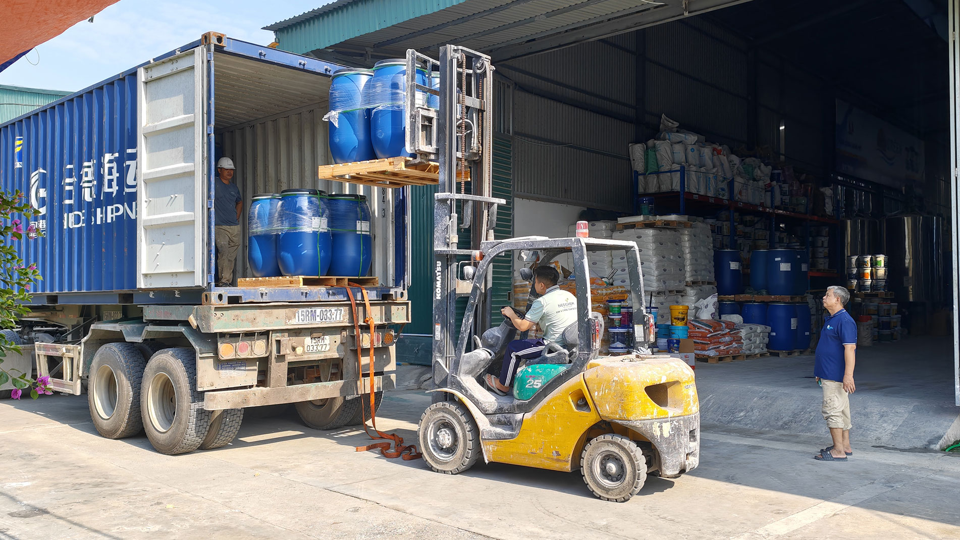 nhập nguyên vật liệu sản xuất sơn