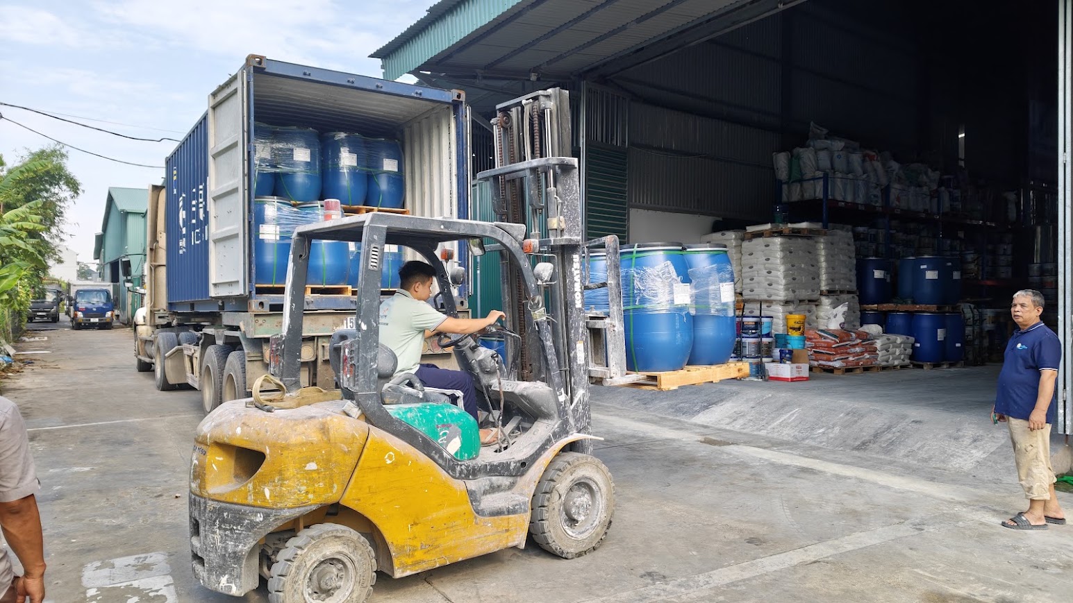 nhà máy gia công sơn chống thấm