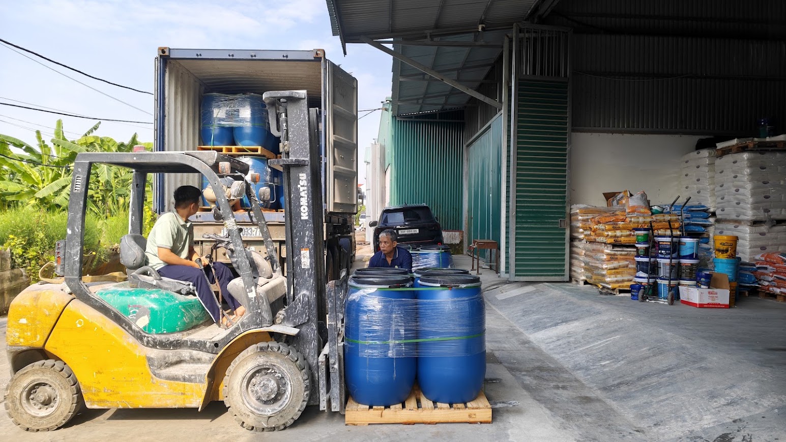 nhà máy gia công sơn nước