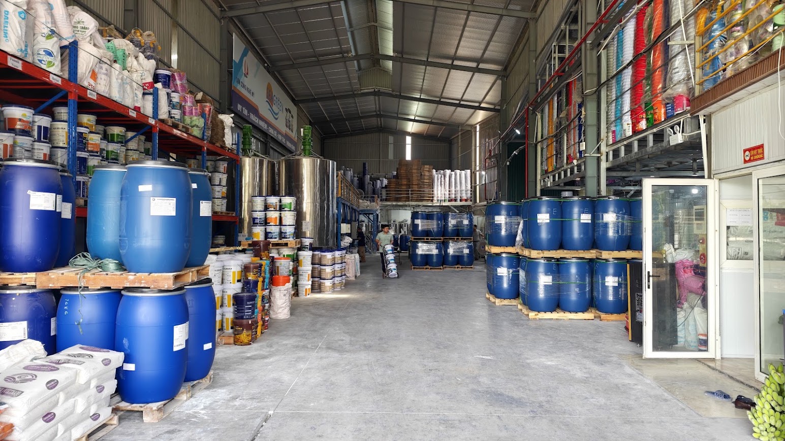 nhà máy gia công sơn số lượng ít